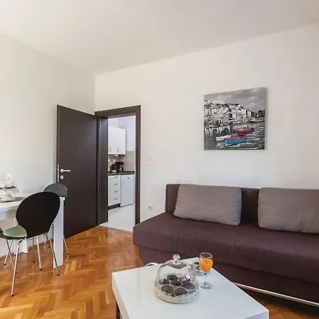 Robert Apartment *