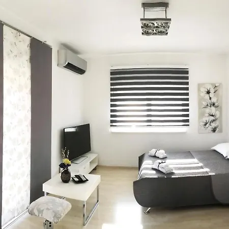 Robert Apartment *